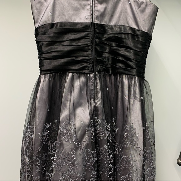 Stunning silver dress - Picture 7 of 9